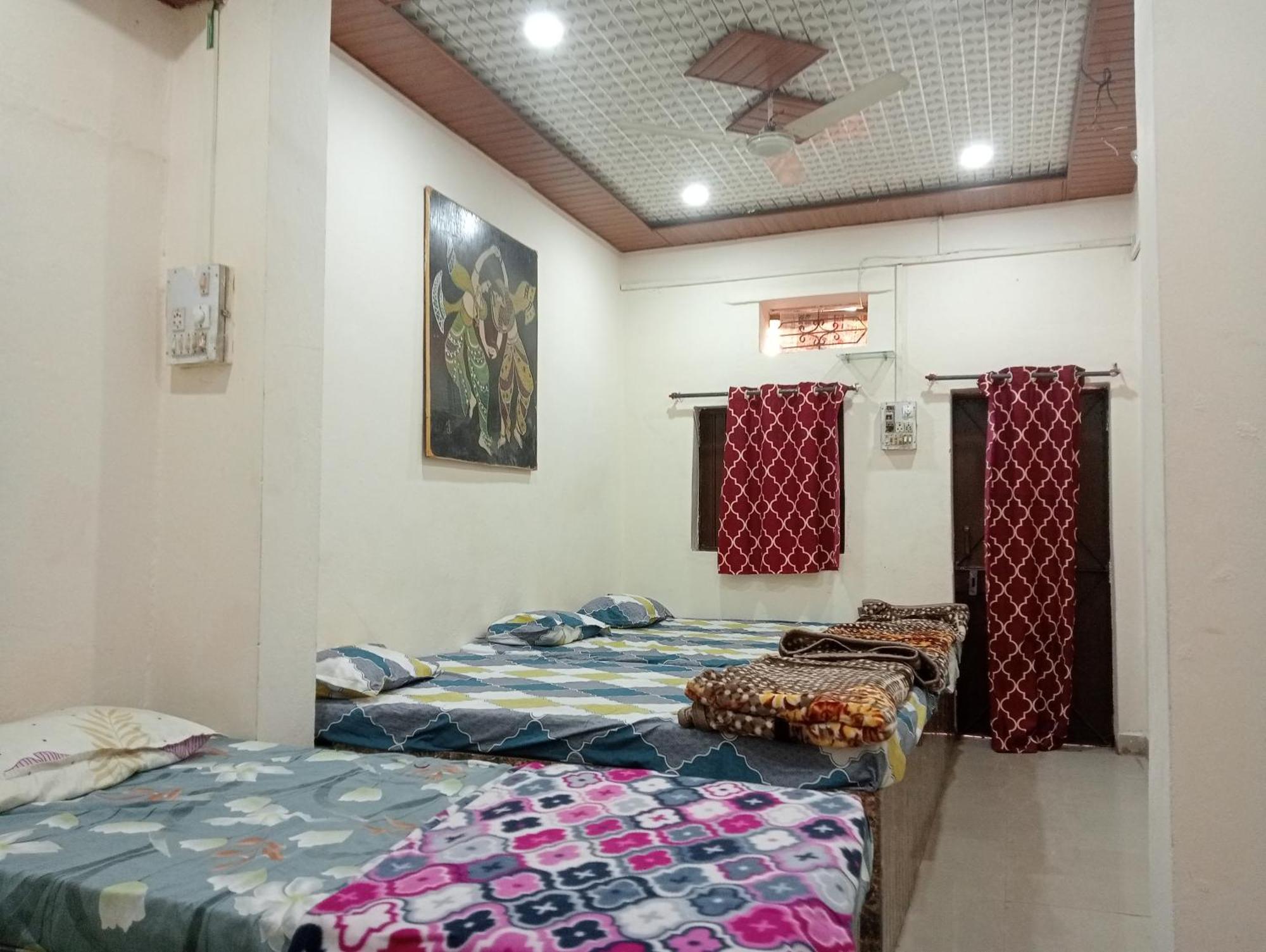 Shree Maya Home Stay Ujjain Ruang foto